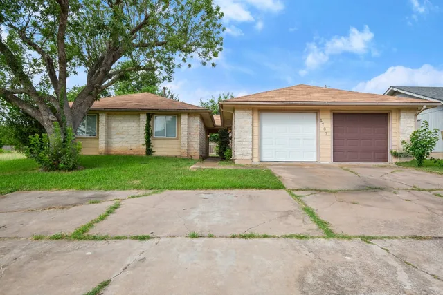 $350,000 | 2703 Sunny Lane, Taylor, TX 76574