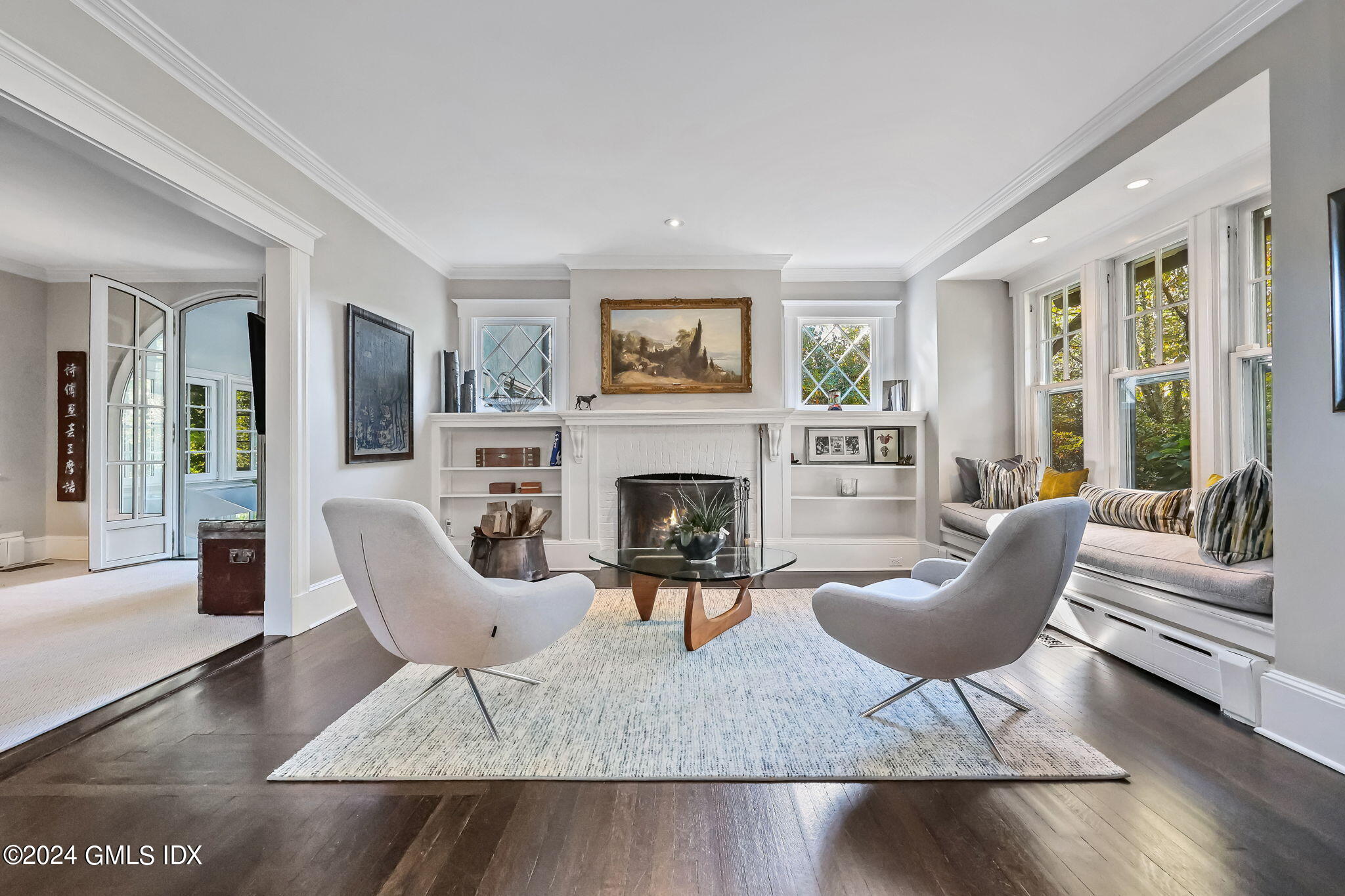 147 Old Church Road Greenwich, CT 06830 - Photo 4 of 32 Living Room