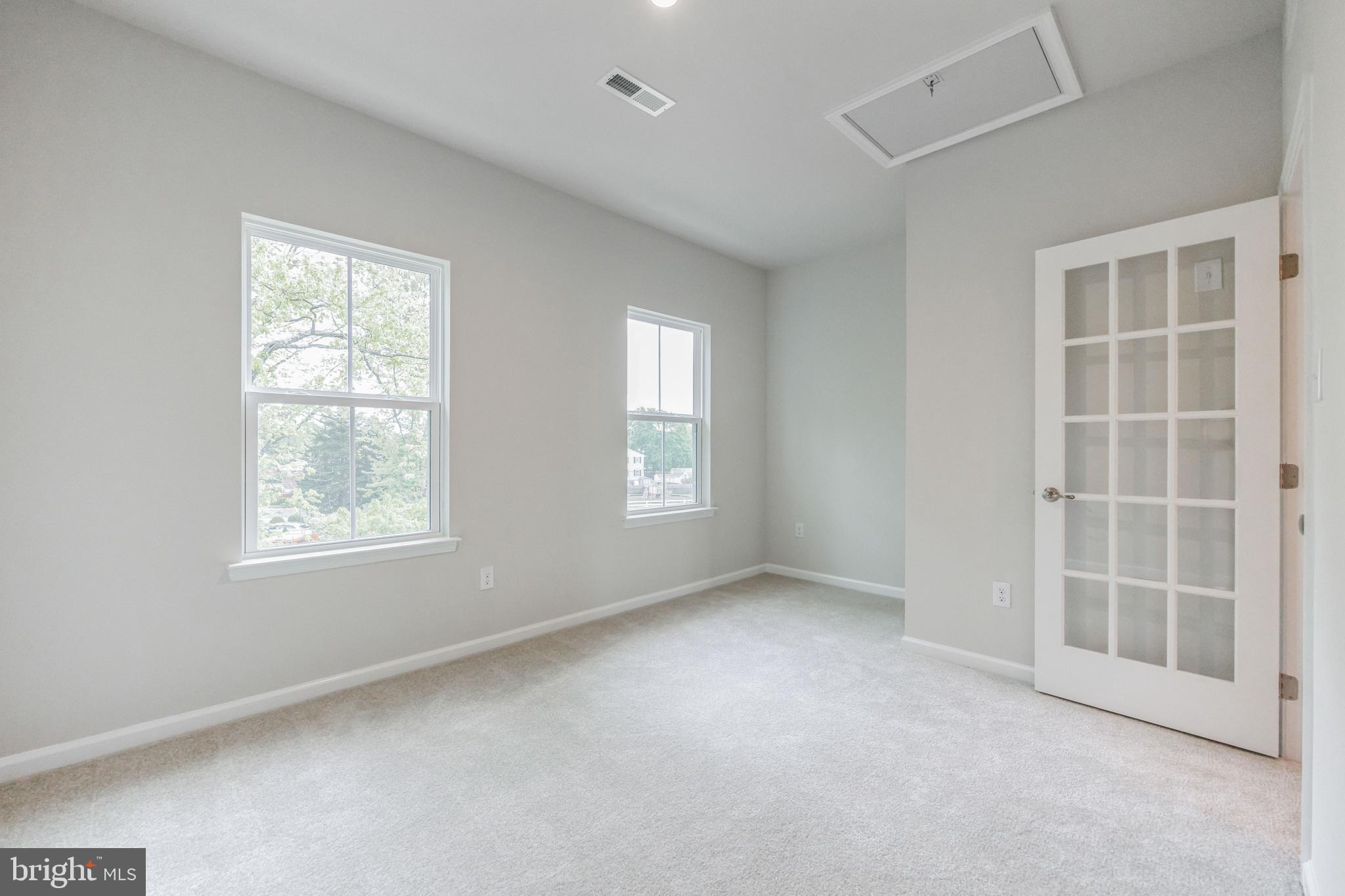 28 Sidney Lane Stratford, NJ 08084 - Photo 20 of 30 an empty room with windows