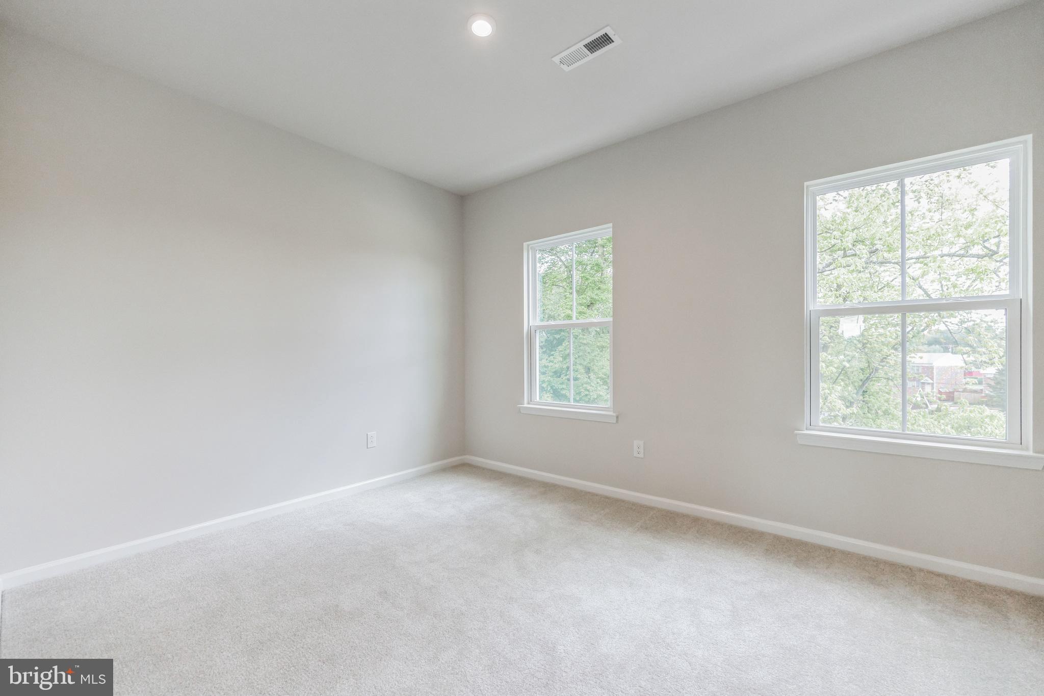 28 Sidney Lane Stratford, NJ 08084 - Photo 26 of 30 an empty room with windows