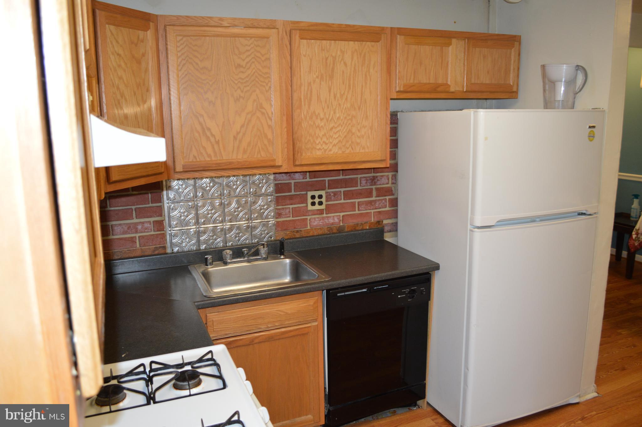 8904 Robin Place Laurel, MD 20708 - Photo 15 of 24 Kitchen