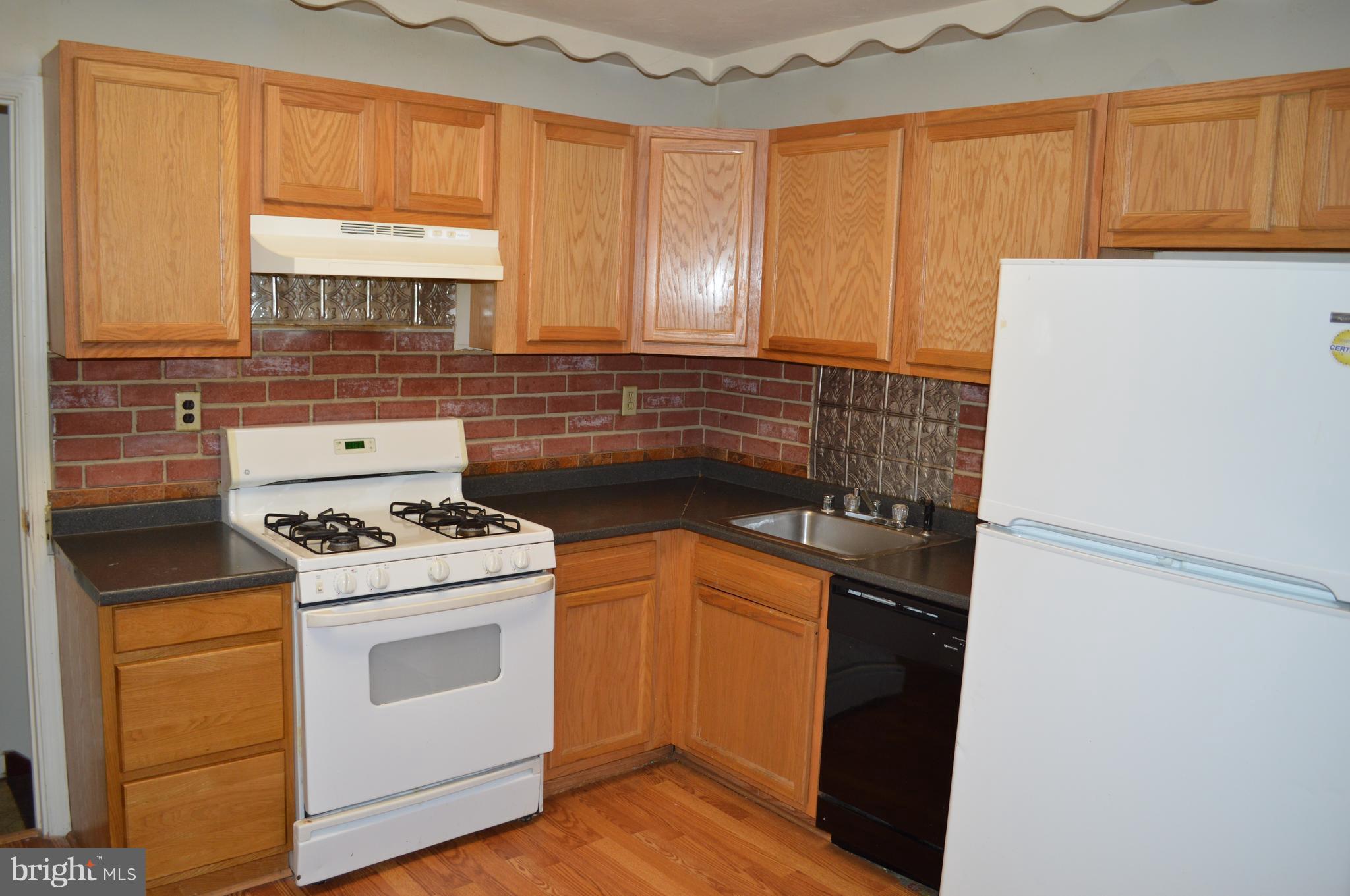 8904 Robin Place Laurel, MD 20708 - Photo 22 of 24 Kitchen