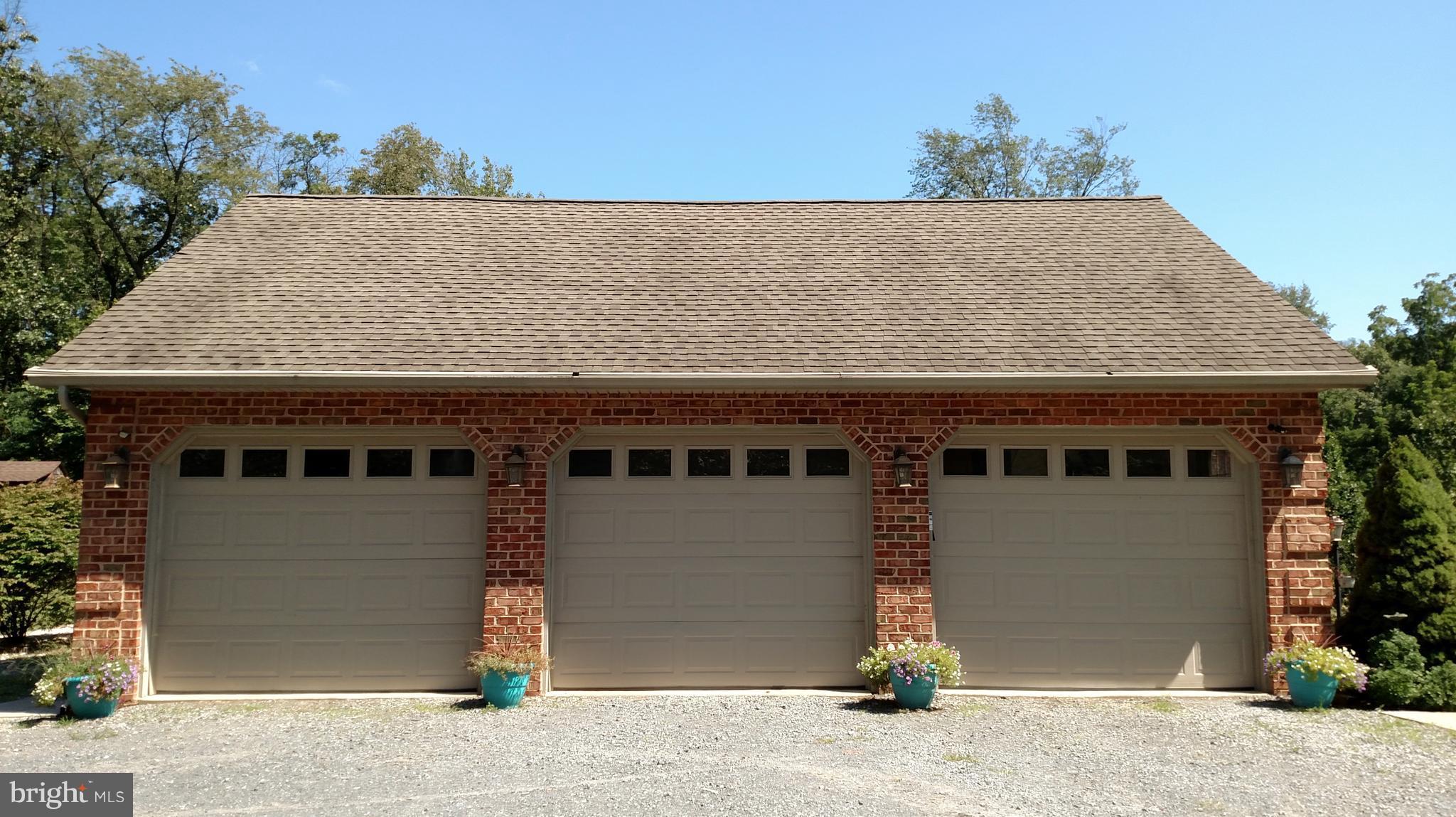 208 Walnut Dale Road Shippensburg, PA 17257 - Photo 27 of 30 3 Car Attached Garage