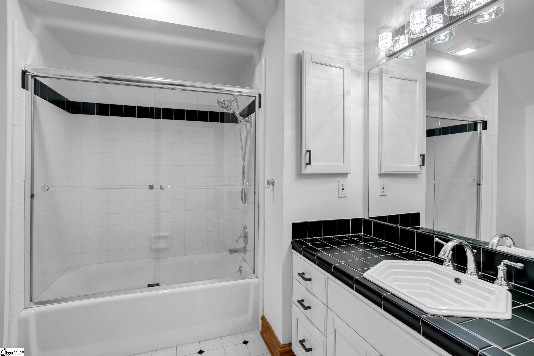 233 Stable Gate Drive Campobello, SC 29322 - Photo 2 of 49