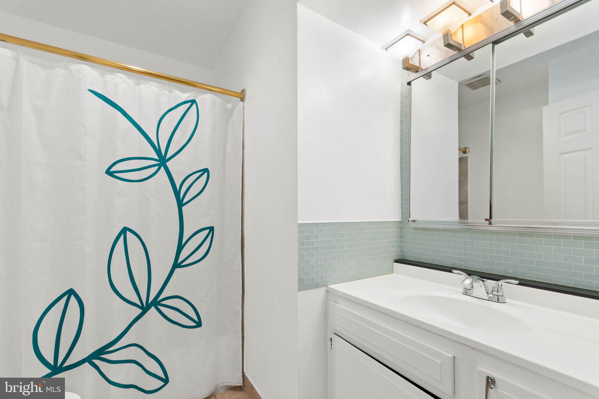 4 Gardner Road Cherry Hill, NJ 08034 - Photo 13 of 35 2nd Full Bath