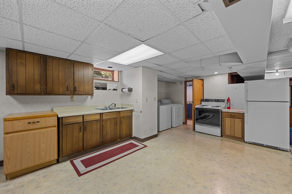 43 Rowena Street Worcester, MA 01606 - Photo 29 of 40
