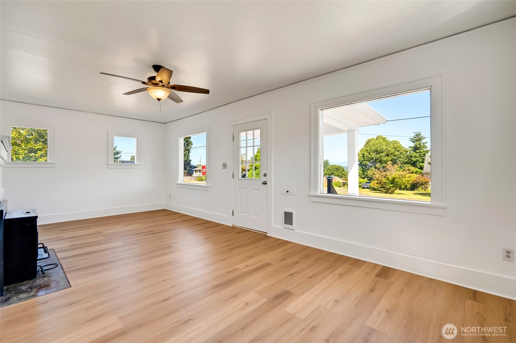 1702 Cedar Street, Unit A Everett, WA 98201 - Photo 9 of 29