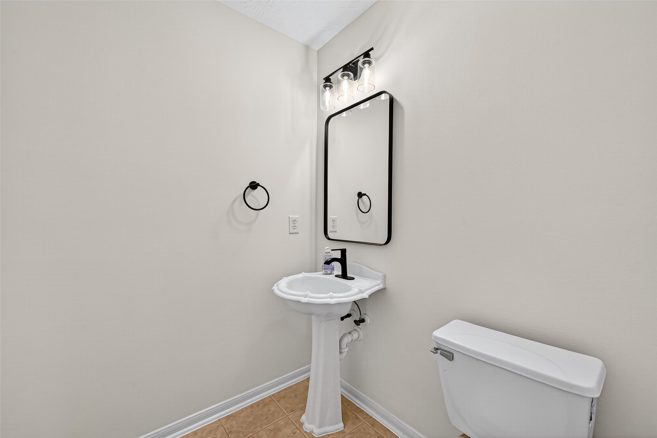 11727 Spring Path Court Tomball, TX 77377 - Photo 22 of 50 a bathroom with a sink toilet and a mirror