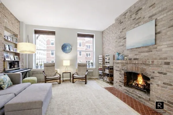$575,000 | 305 West 55th Street, Unit 3A | Hell's Kitchen