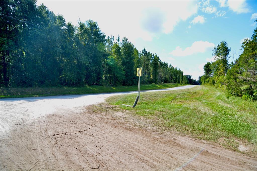 249 Southwest County Road Jasper, FL 32052 - Photo 7 of 29 a view of a basketball court