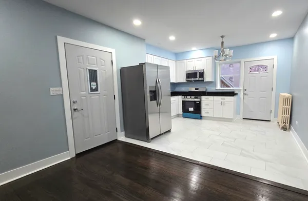 $1,400 | 3051 North Austin Avenue, Unit 1R, Chicago, IL 60634
