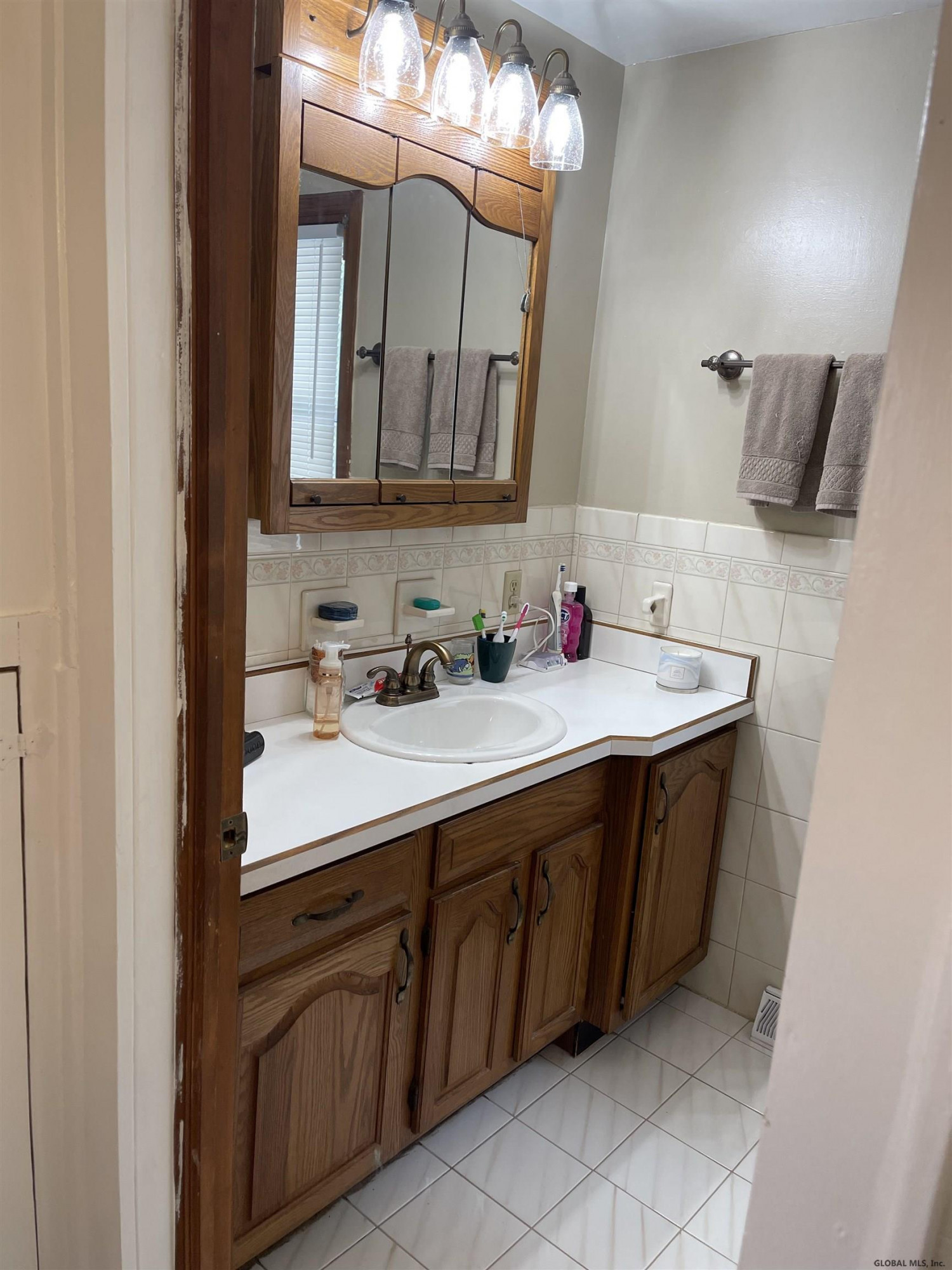 36 Morris Road Colonie, NY 12304 - Photo 14 of 39 Photo 14