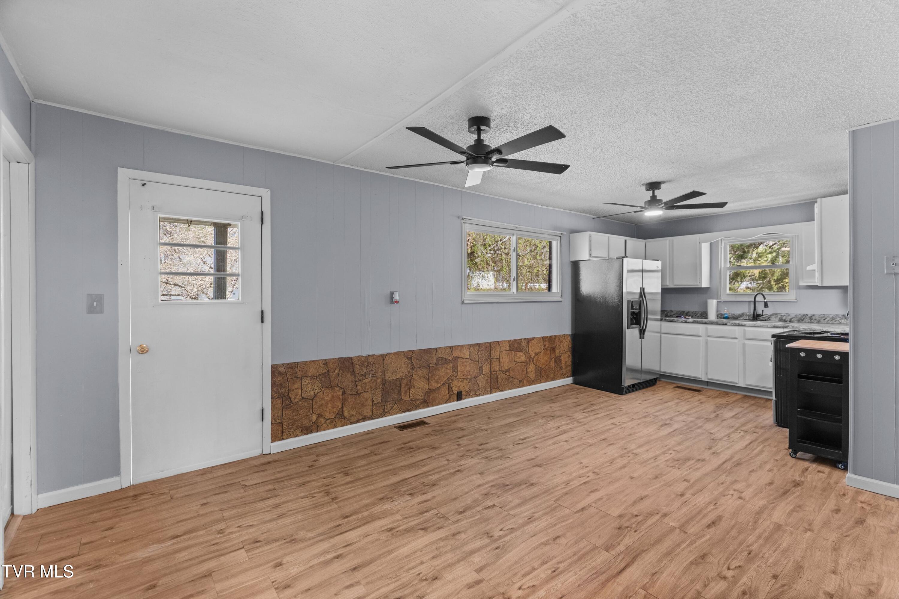 300 Glades Circle Bean Station, TN 37708 - Photo 2 of 36 010-300GladeCircle-BeanStation-TN-37708-