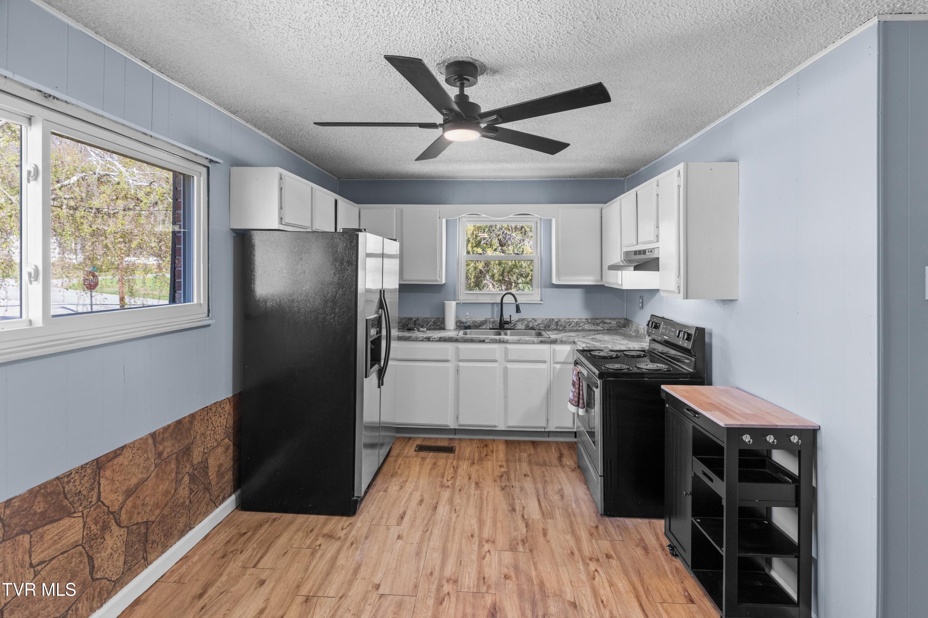 300 Glades Circle Bean Station, TN 37708 - Photo 3 of 36 007-300GladeCircle-BeanStation-TN-37708-
