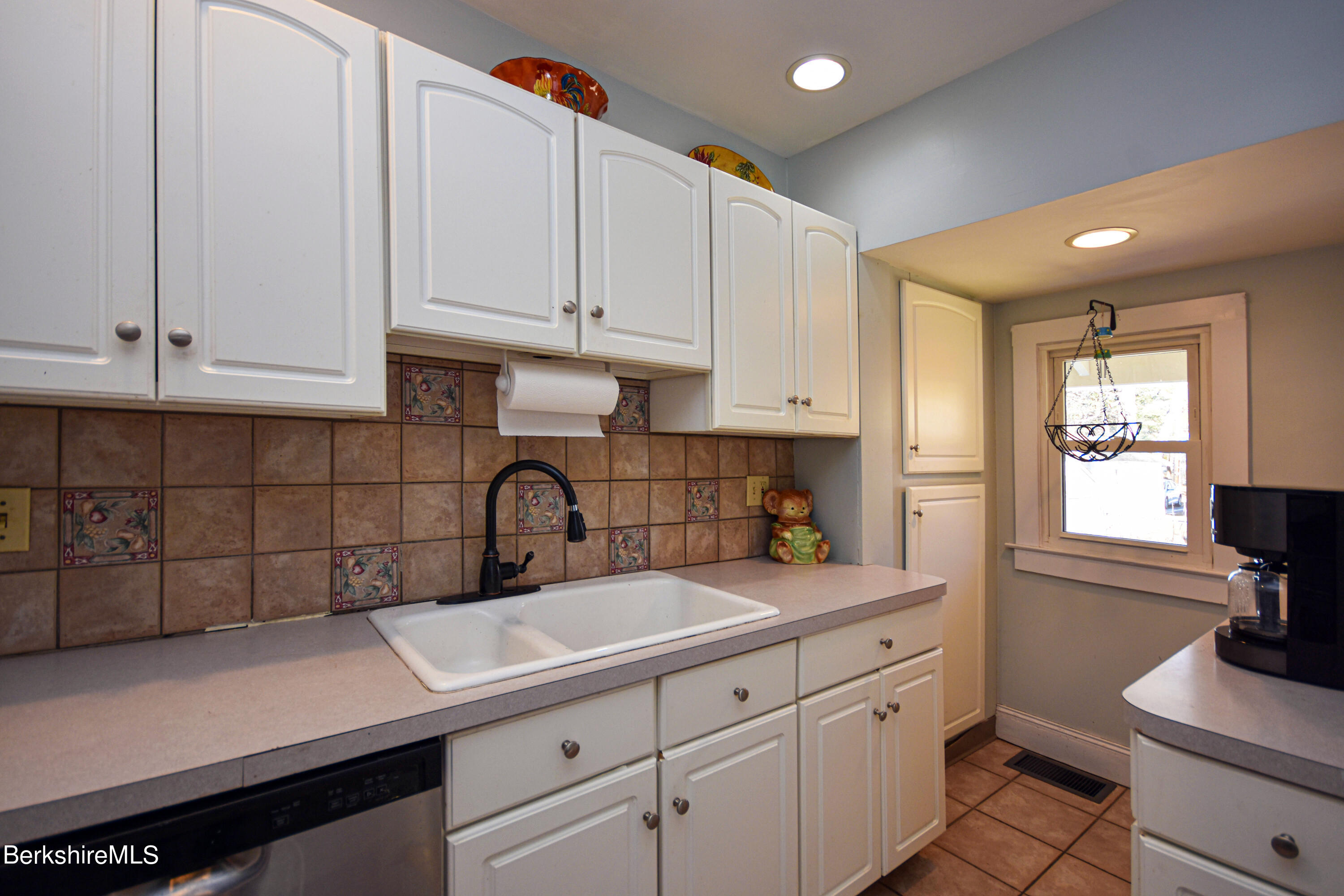 66 Harding Street Pittsfield, MA 01201 - Photo 18 of 40 Kitchen