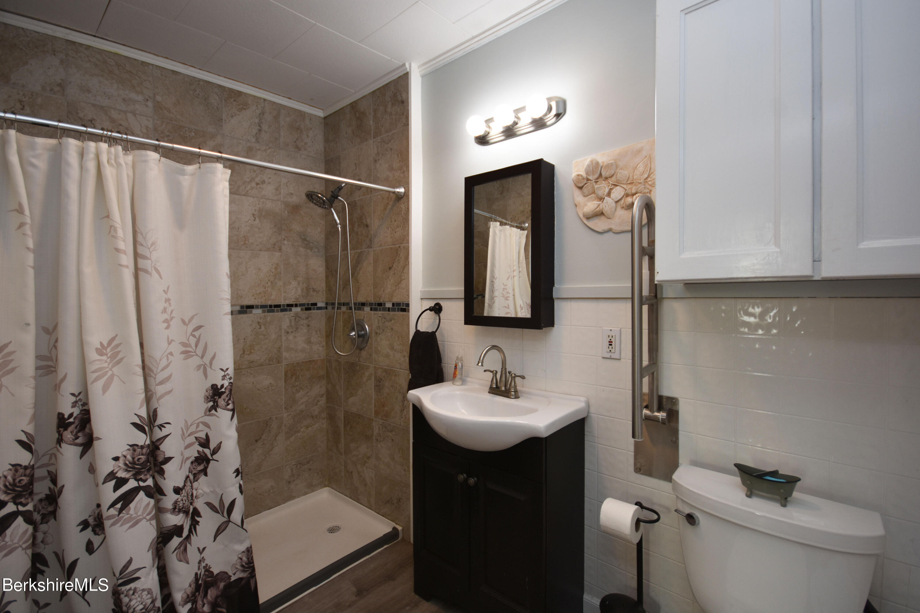 66 Harding Street Pittsfield, MA 01201 - Photo 32 of 40 Full Bath