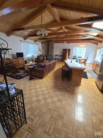 a view of livingroom with furniture
