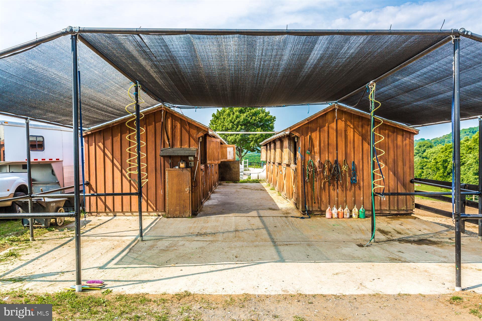 2700 Roderick Road Frederick, MD 21704 - Photo 17 of 30 Pony barn / 4 wash areas
