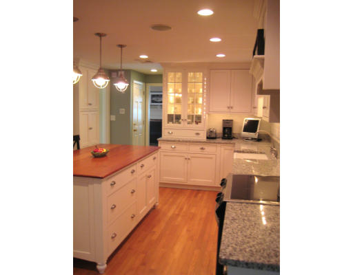 8 Volunteer Road Hingham, MA 02043 - Photo 4 of 26 Gallery Image 4