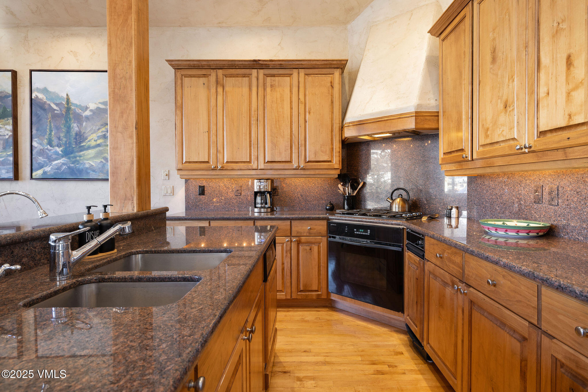 335 Aspen Lane, Unit 15 Beaver Creek, CO 81620 - Photo 18 of 32 2502_335_aspen_ln_15_interior_kitchen_b