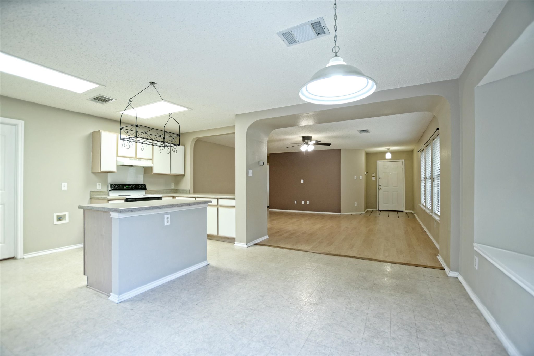 1353 Lakeside Loop Round Rock, TX 78665 - Photo 3 of 21