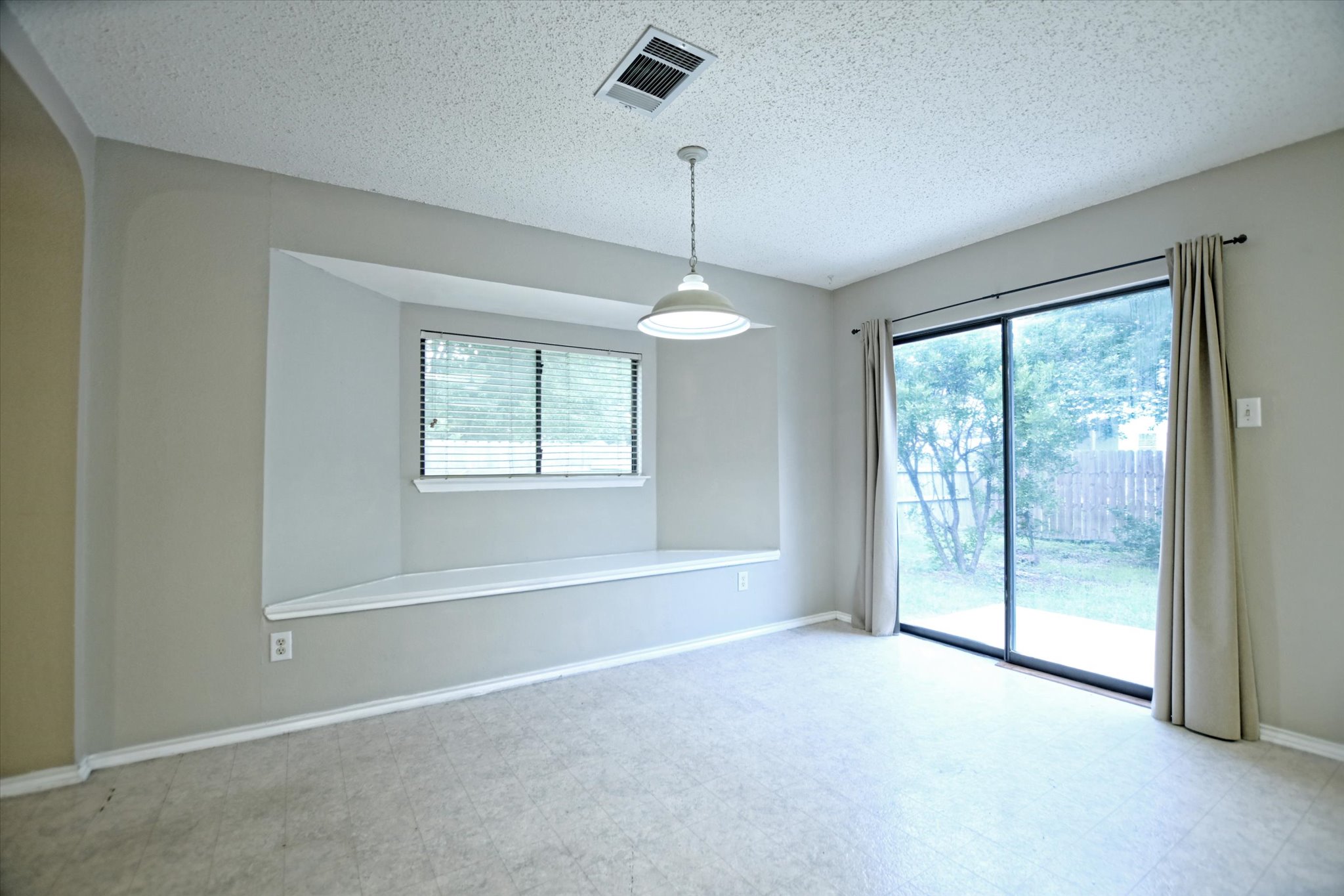 1353 Lakeside Loop Round Rock, TX 78665 - Photo 4 of 21