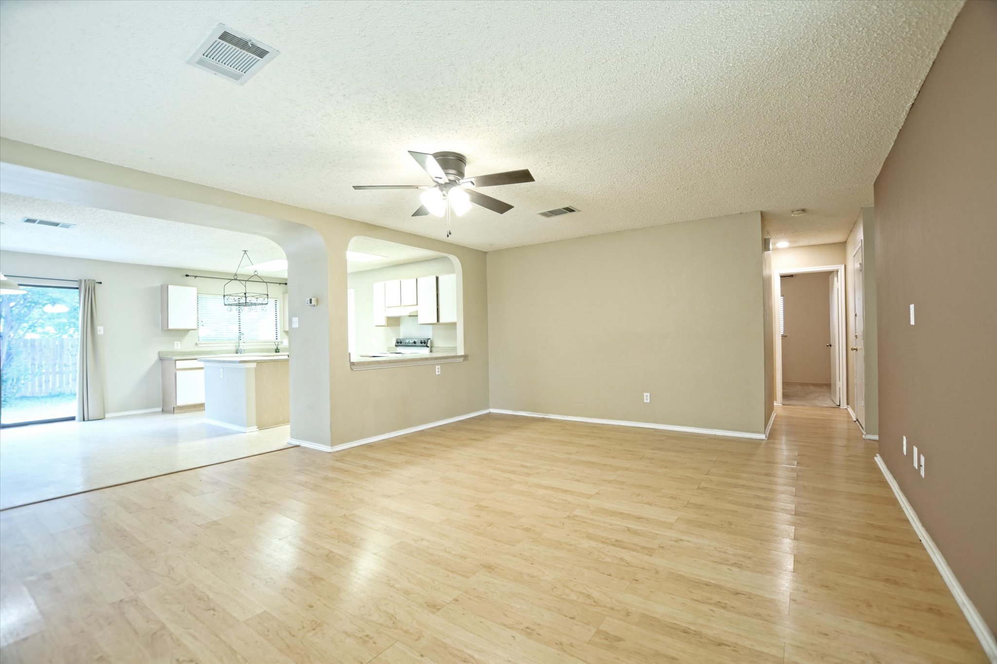 1353 Lakeside Loop Round Rock, TX 78665 - Photo 6 of 21