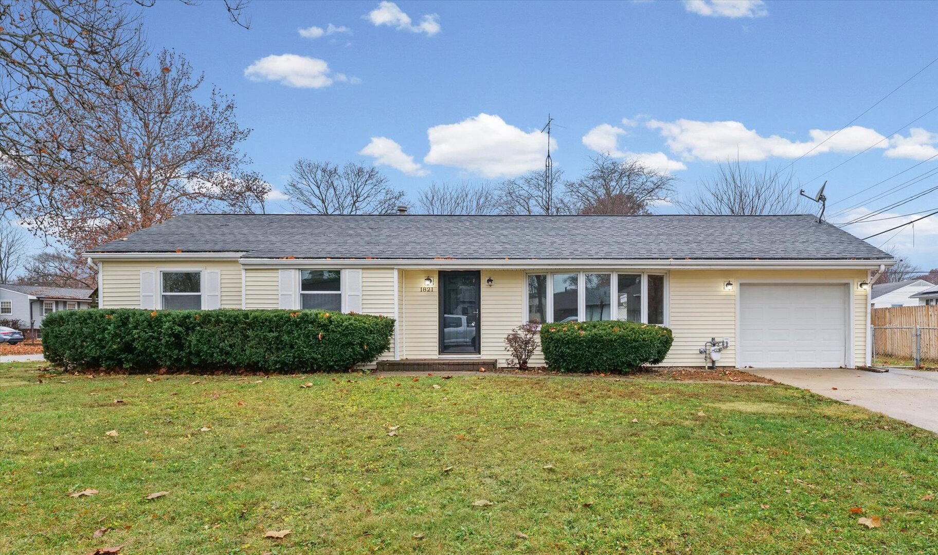 1821 Alder Lane Champaign, IL 61821 - Photo 1 of 27