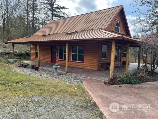 18142 Peter Burns Road Mount Vernon, WA 98274 - Photo 1 of 39 a front view of a house with garden