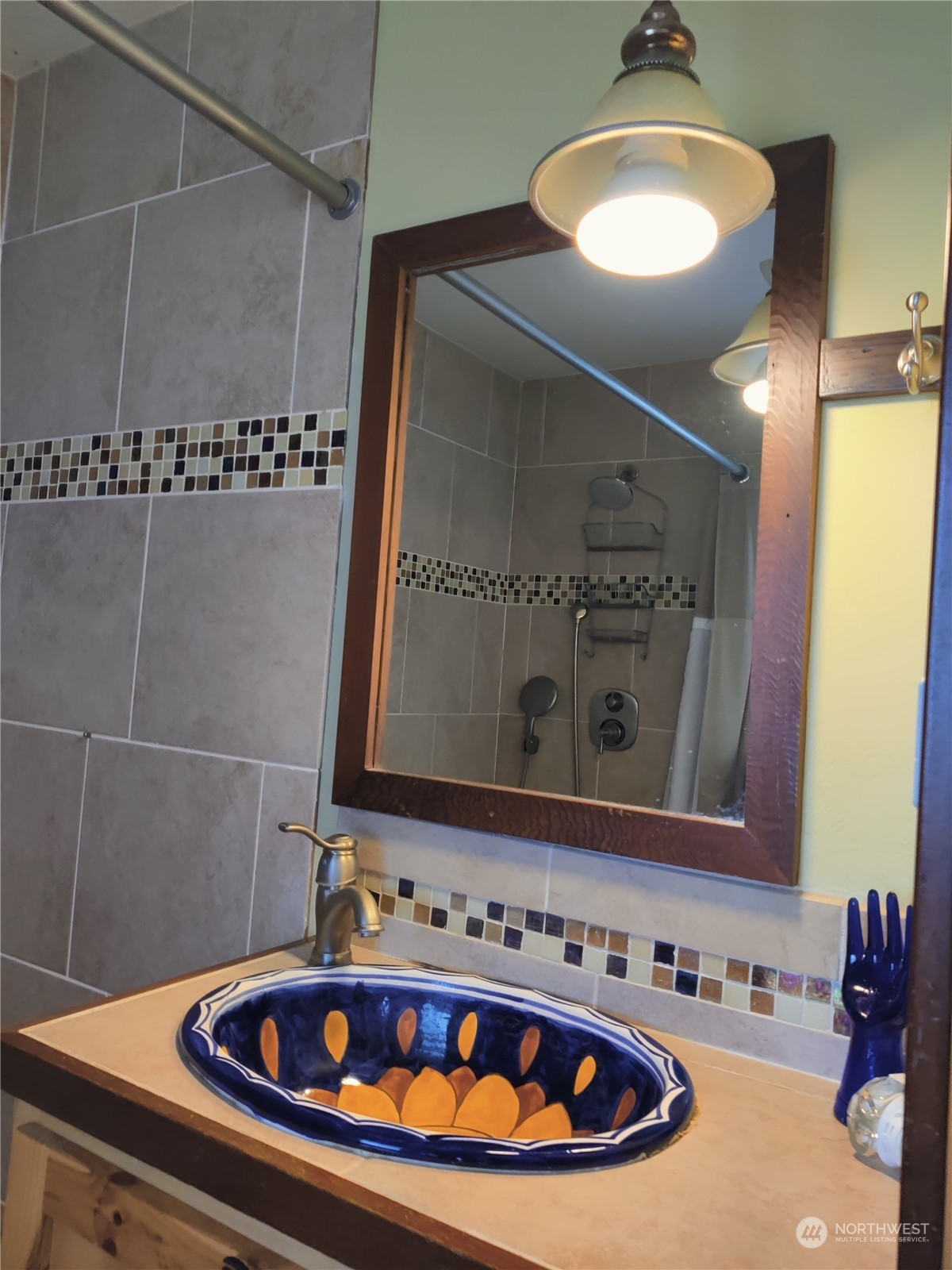18142 Peter Burns Road Mount Vernon, WA 98274 - Photo 18 of 39 a bathroom with a sink and a mirror