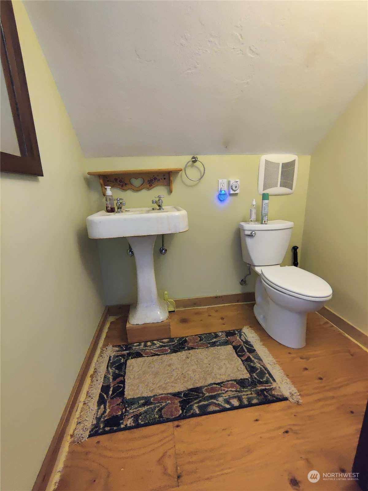 18142 Peter Burns Road Mount Vernon, WA 98274 - Photo 21 of 39 a bathroom with a sink toilet and a mirror