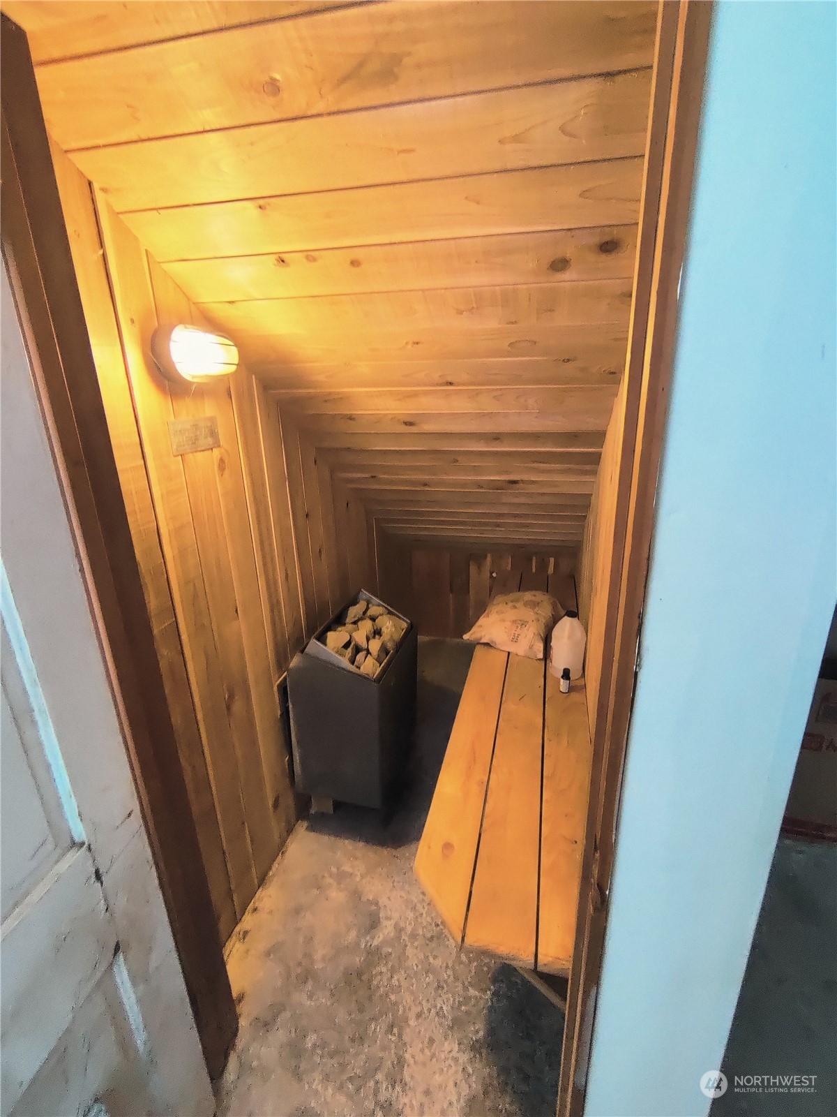 18142 Peter Burns Road Mount Vernon, WA 98274 - Photo 29 of 39 a view of a closet