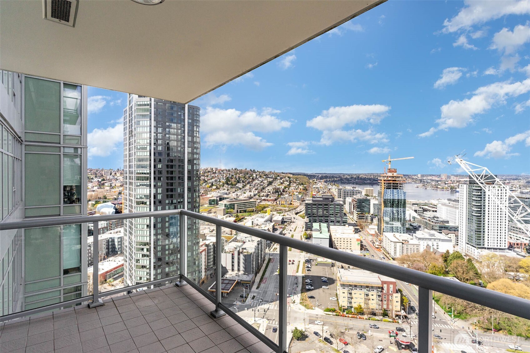 583 Battery Street, Unit 2802 Seattle, WA 98119 - Photo 14 of 30