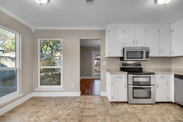 $2,400 | 266 Honeysuckle Way, Niceville, FL 32578