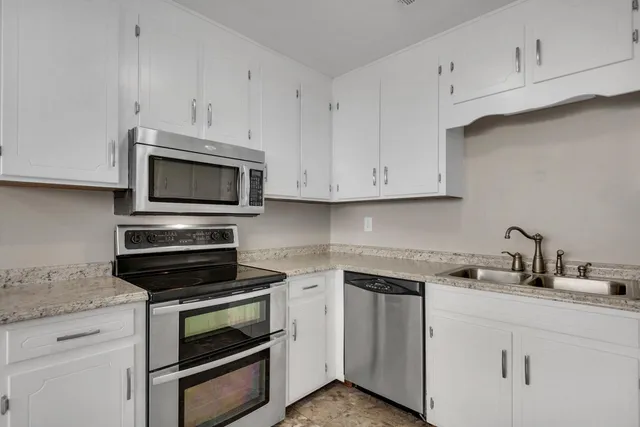 $2,400 | 266 Honeysuckle Way, Niceville, FL 32578