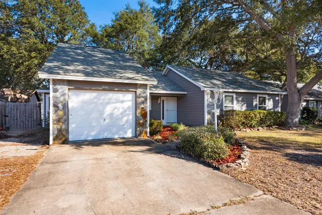 $2,400 | 266 Honeysuckle Way, Niceville, FL 32578