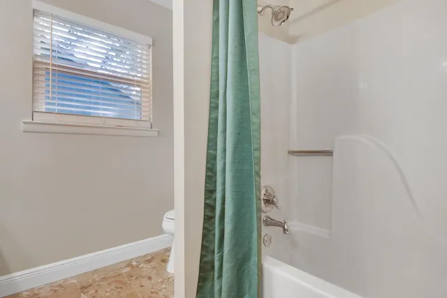 $2,400 | 266 Honeysuckle Way, Niceville, FL 32578