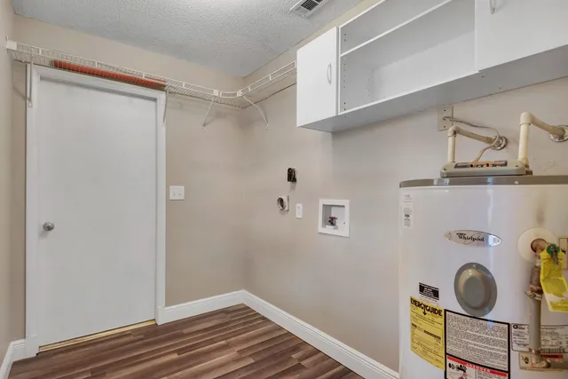 $2,400 | 266 Honeysuckle Way, Niceville, FL 32578