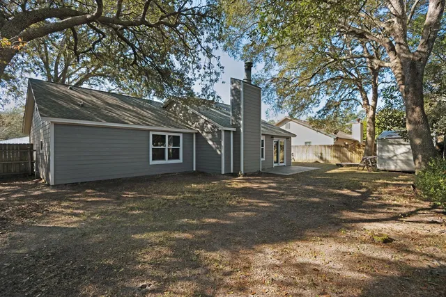 $2,400 | 266 Honeysuckle Way, Niceville, FL 32578