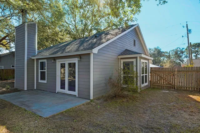 $2,400 | 266 Honeysuckle Way, Niceville, FL 32578