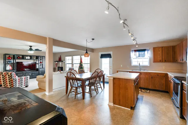 $349,000 | 3052 West Meadowbend Drive, Monrovia, IN 46157