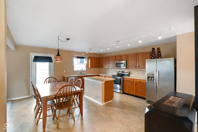 $349,000 | 3052 West Meadowbend Drive, Monrovia, IN 46157