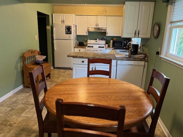 2504 South 8th Street Manitowoc, WI 54220 - Photo 6 of 24 IMG_1907