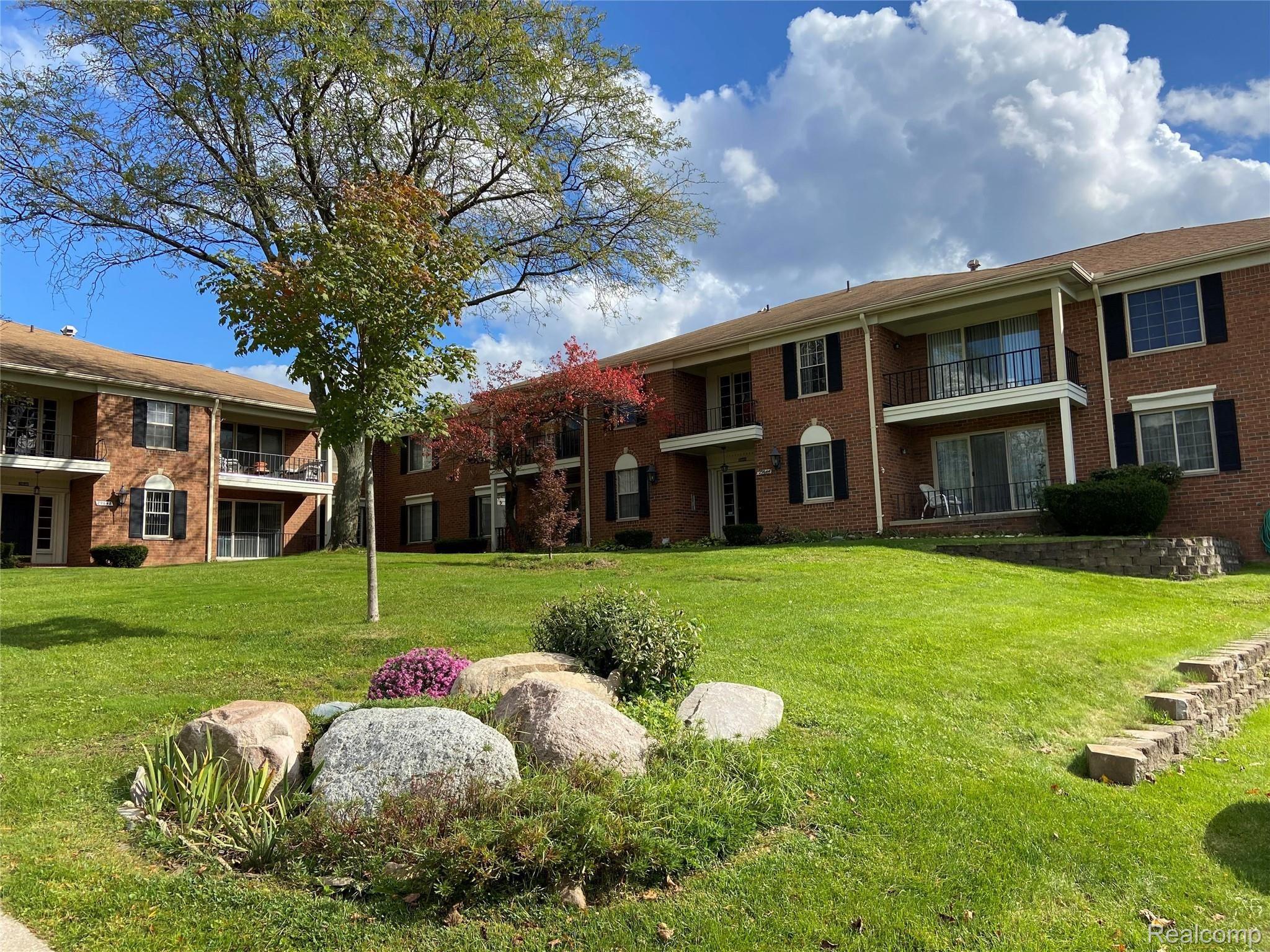 29644 Middlebelt Road, Unit 54 Farmington, MI 48334 - Photo 1 of 31 WELCOME HOME!