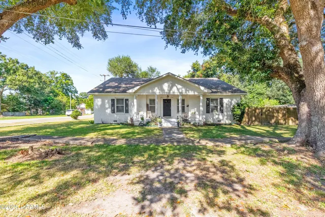 $219,900 | 400 North Hebert Avenue, Kaplan, LA 70548