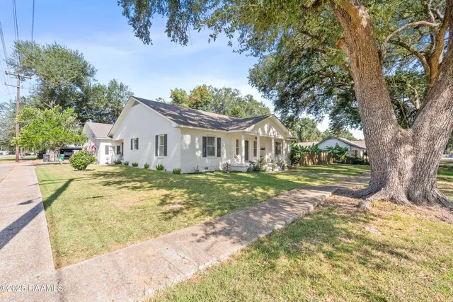 $229,800 | 400 North Hebert Avenue, Kaplan, LA 70548