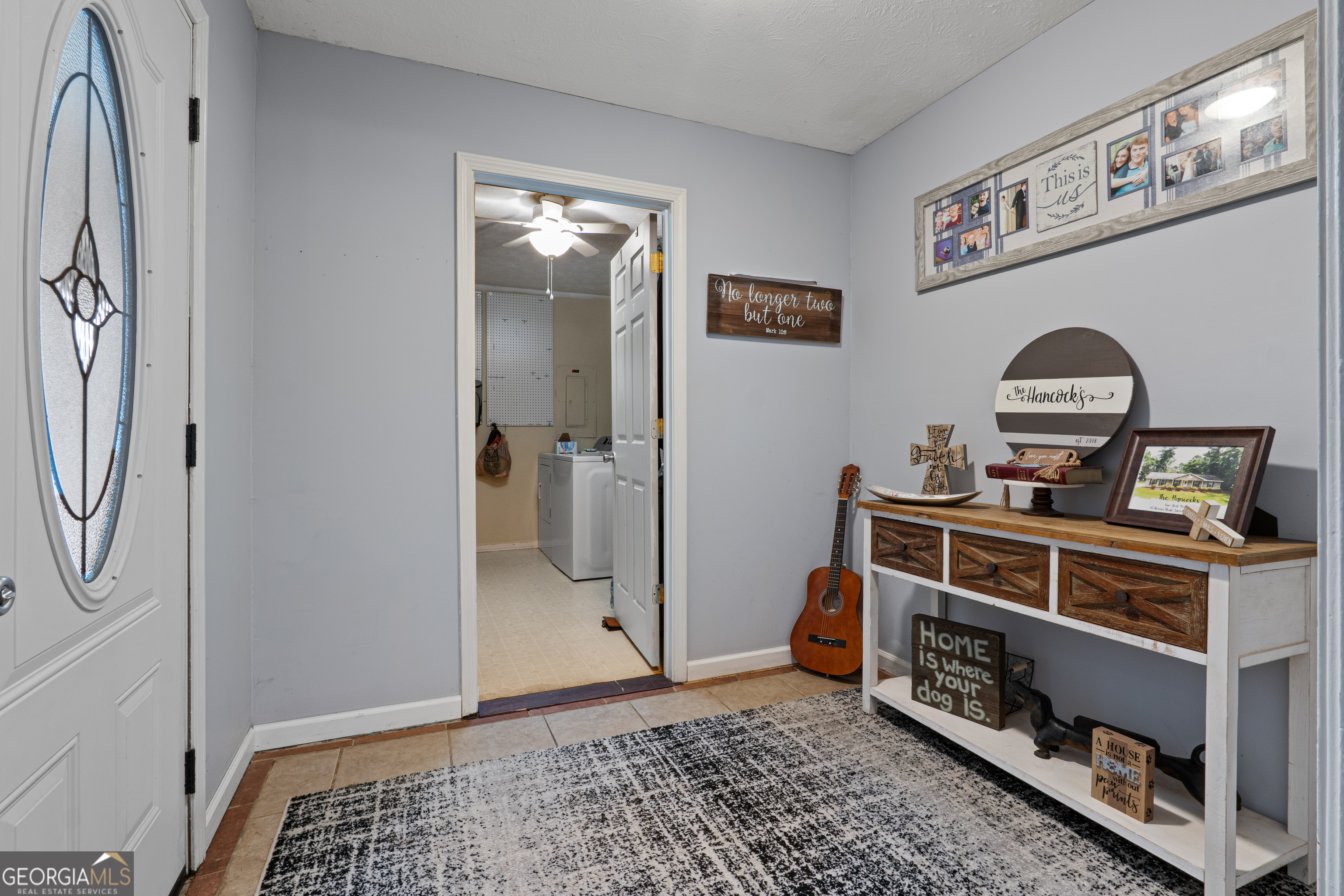 861 Bonner Road Carrollton, GA 30117 - Photo 11 of 38 a view of an entryway with a workspace