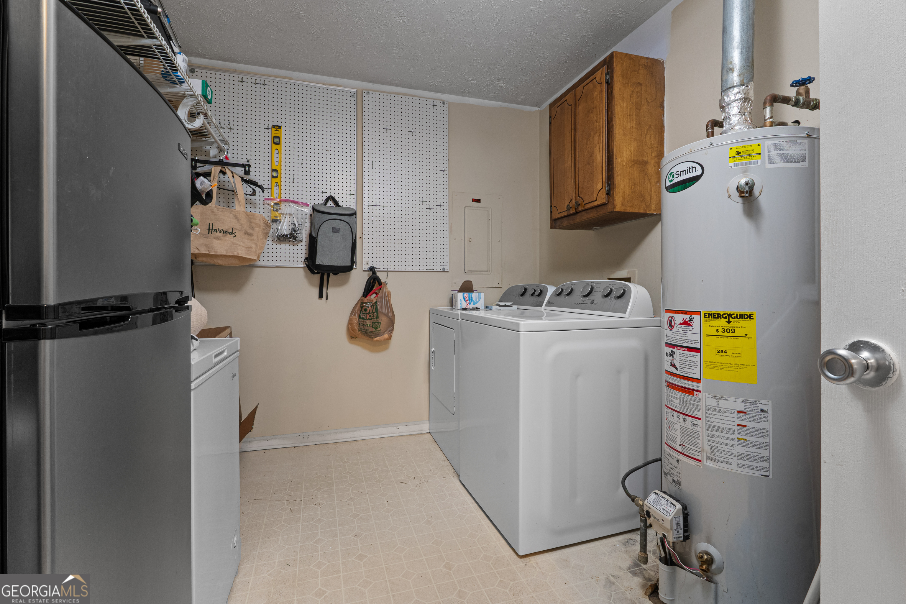 861 Bonner Road Carrollton, GA 30117 - Photo 14 of 38 a utility room with dryer and washer