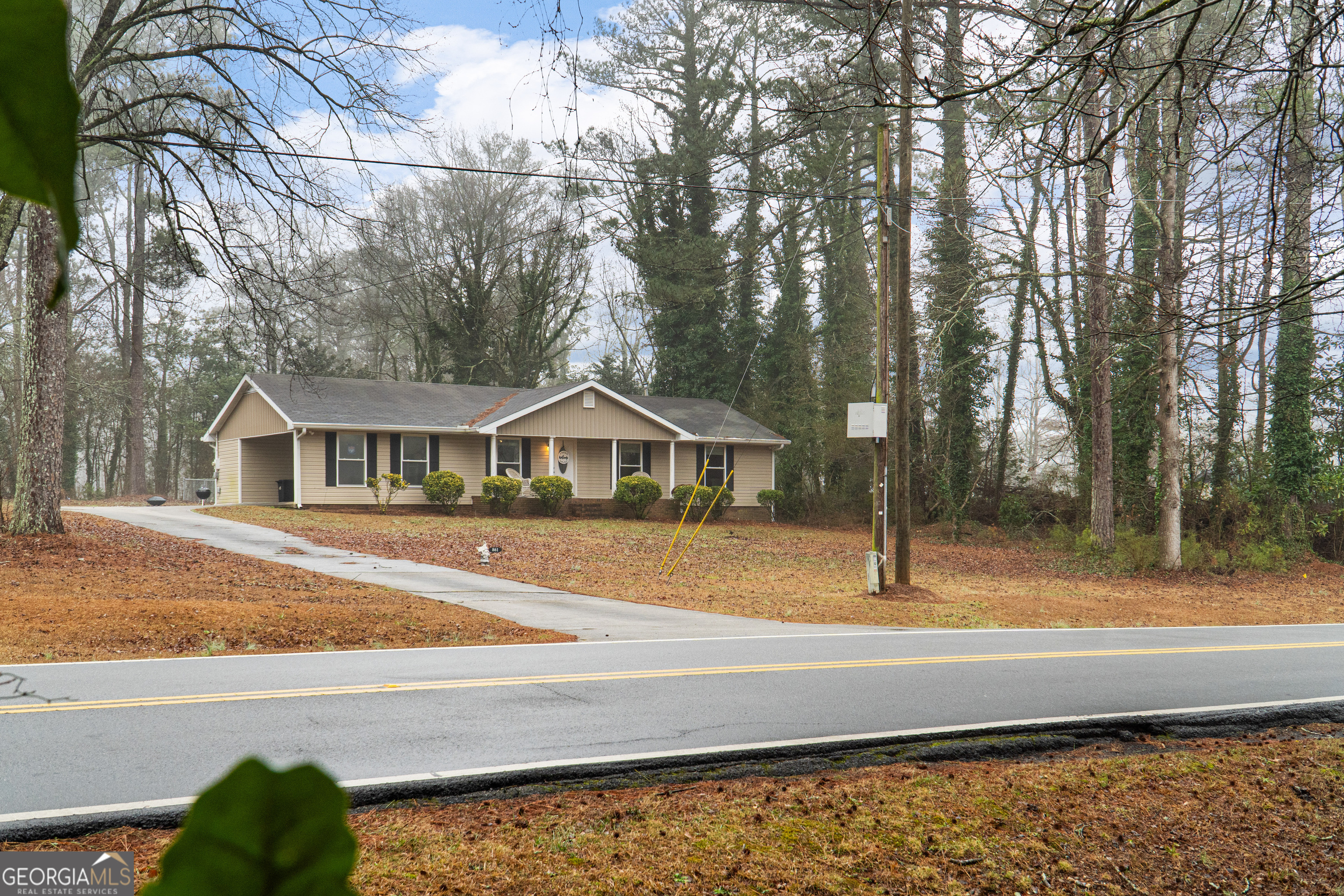 861 Bonner Road Carrollton, GA 30117 - Photo 33 of 38 a front view of a house with yard