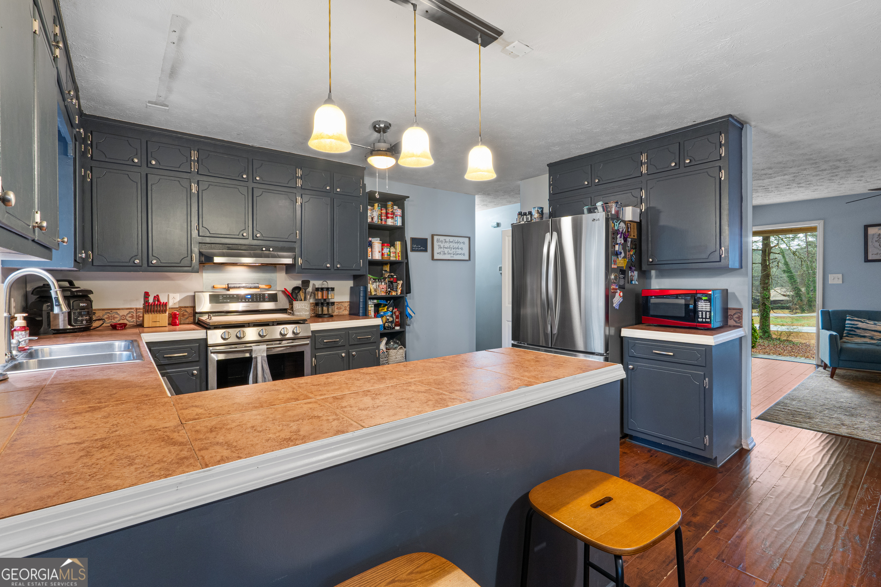 861 Bonner Road Carrollton, GA 30117 - Photo 5 of 38 a kitchen with stainless steel appliances granite countertop a sink refrigerator and cabinets